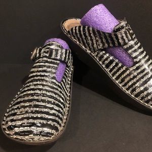 Allegros Nursing Clogs with sheet music